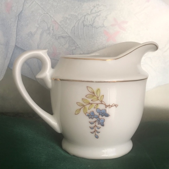 Japanese Roses Creamer Uni-world Floral - Picture 2 of 7